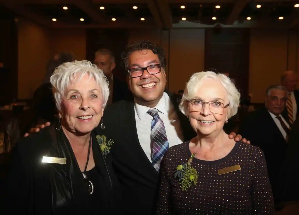 Vera Goodman & Marjorie Zingle with Mayor Naheed Nenshi